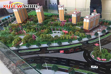 鑫辉华庭，套三，精装修，带前后阳台，出门口上兴华小学，初中